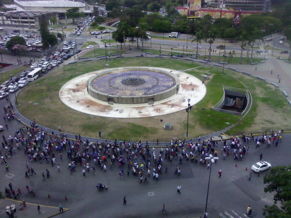 Profesores universitarios toman la autopista Francisco Fajardo a la altura de Plaza Venezuela #9Jul (fotos y videos)