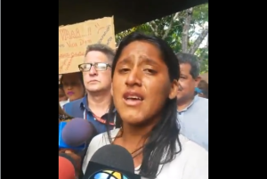 #EscombrosdeMaduro Familiar de paciente del Hospital Universitario rompe en llanto al contar las penurias que sufre