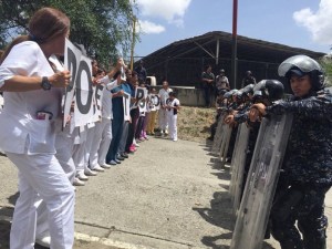 Enfermeras sacaron sus pancartas y siguen exigiendo al Gobierno bolivariano sueldos dignos