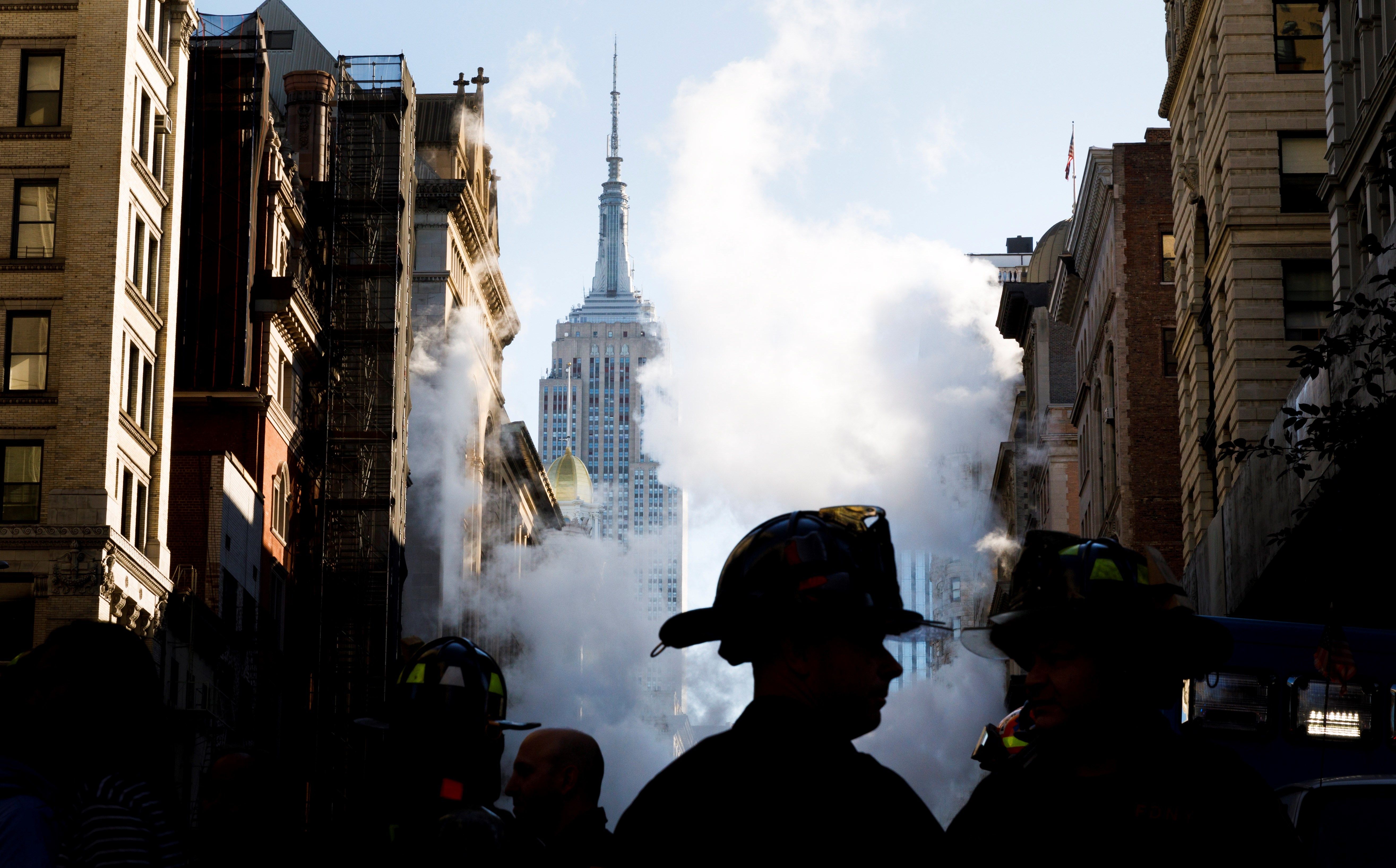 Terror en Manhattan: Explotó una tubería de vapor cerca de la Quinta Avenida