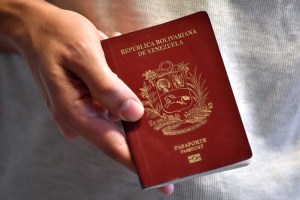 Venezolanos en siete países podrán solicitar el envío a domicilio de su prórroga de pasaporte (Videos)