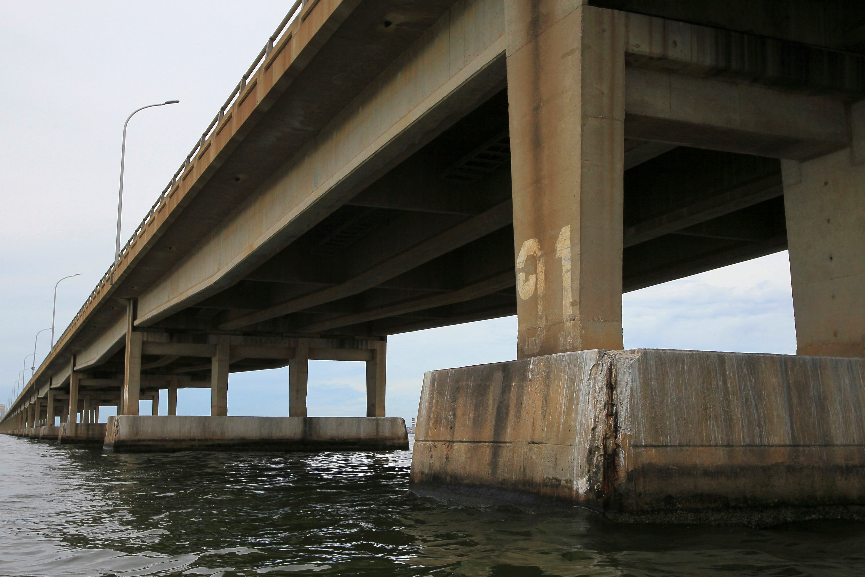 La Academia de la Ingeniería y el Hábitat llama a evaluar posibles daños estructurales en el Puente Rafael Urdaneta