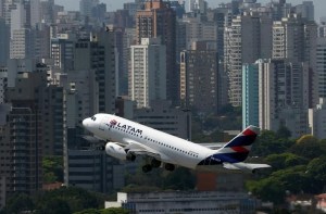 Aerolínea LATAM despedirá a 1.400 trabajadores en Chile, Colombia, Ecuador y Perú