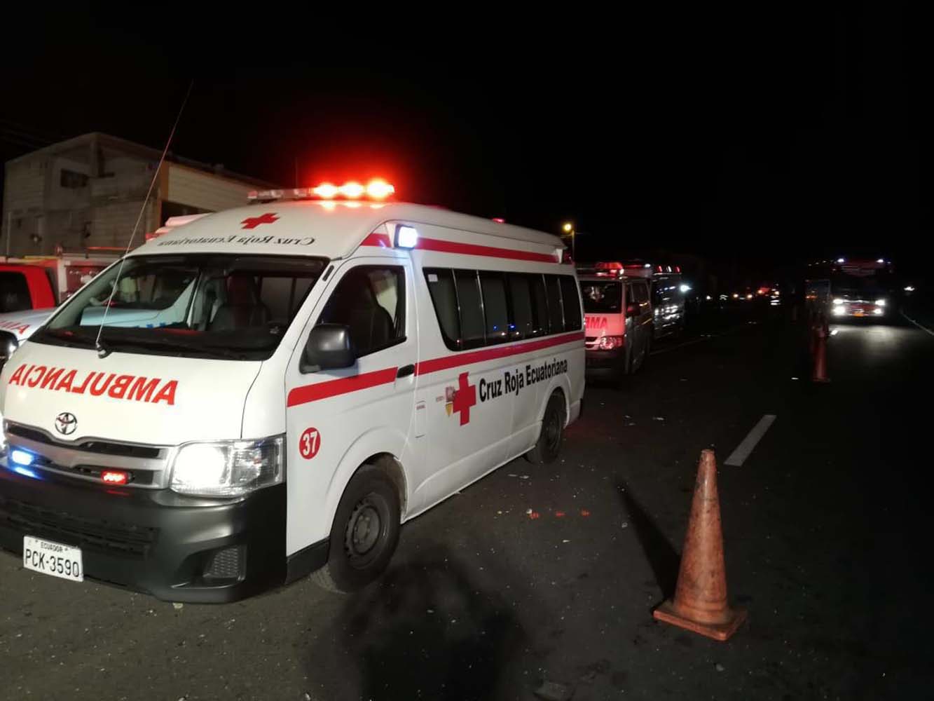 Trece víctimas mortales del accidente en Ecuador están aún por identificar