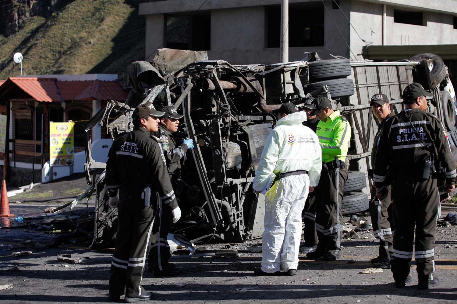 Fiscalía colombiana halla rastro de cocaína en autobús accidentado en Ecuador