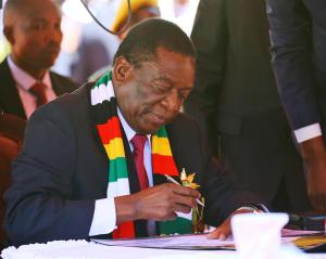 Emmerson Mnangagwa, investido presidente de Zimbabue