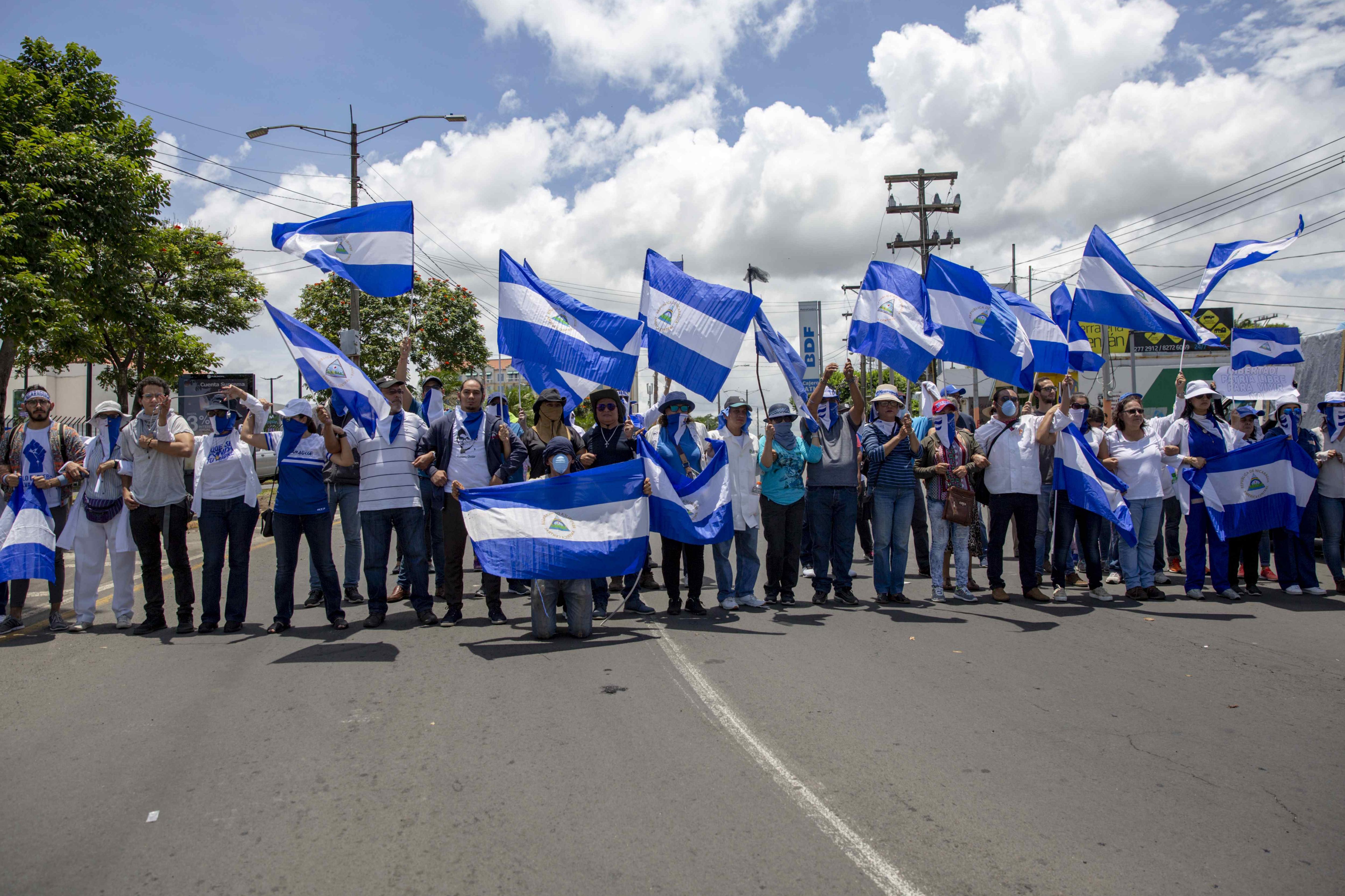 Al menos dos heridos de bala en marcha opositora en Nicaragua