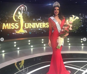 Una venezolana se coronó como Miss Universo Chile (videos)