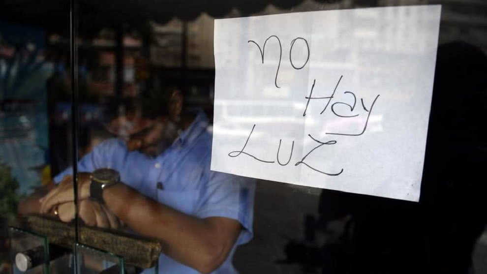 Usuarios denuncian que varios sectores de Caracas están sin luz #19Ago