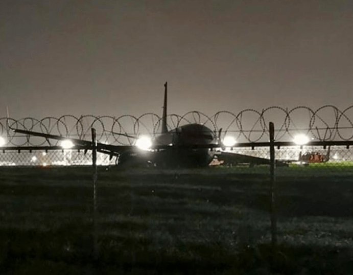 Un avión resbala y se sale de la pista en aeropuerto de Manila sin víctimas