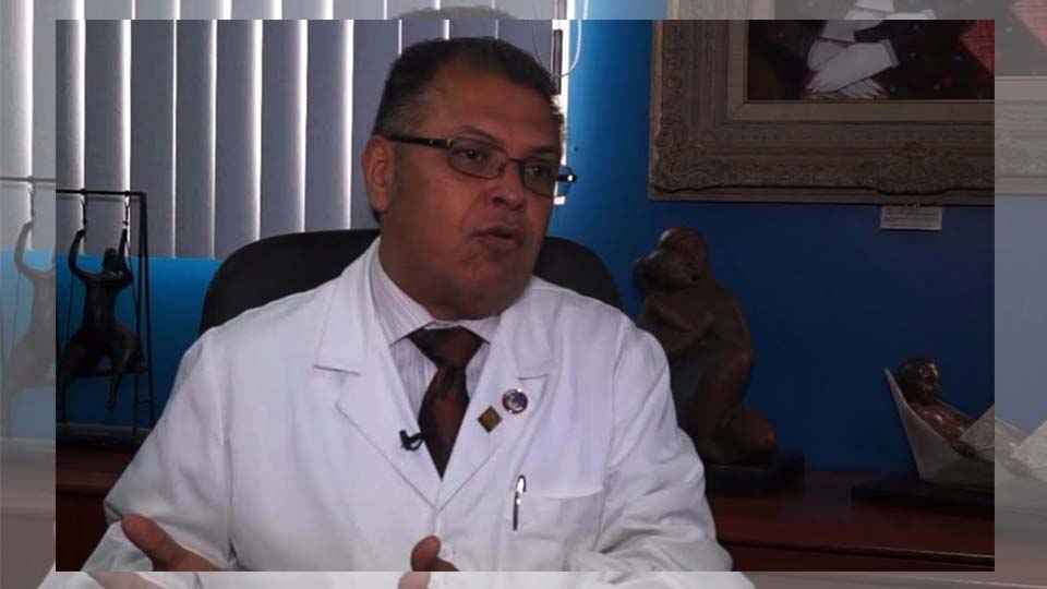 Dr. Huniades Urbina aseguró que los niños se han vuelto más vulnerables al Covid-19 por mutaciones