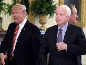 Donald Trump envió sus condolencias a familiares de John McCain