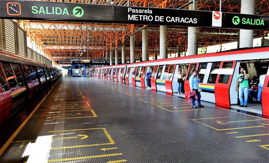 Solo en revolución: Mujer es detenida por operar trenes del Metro de Caracas y Los Teques sin ser empleada