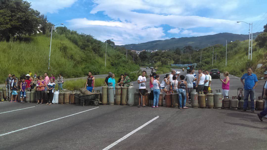 Protestan en varias comunidades de Táchira por falta de gas #24Ago