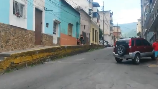 Vecinos de Altagracia y La Pastora cacerolean tras superar las 40 horas sin luz #17Ago (video)