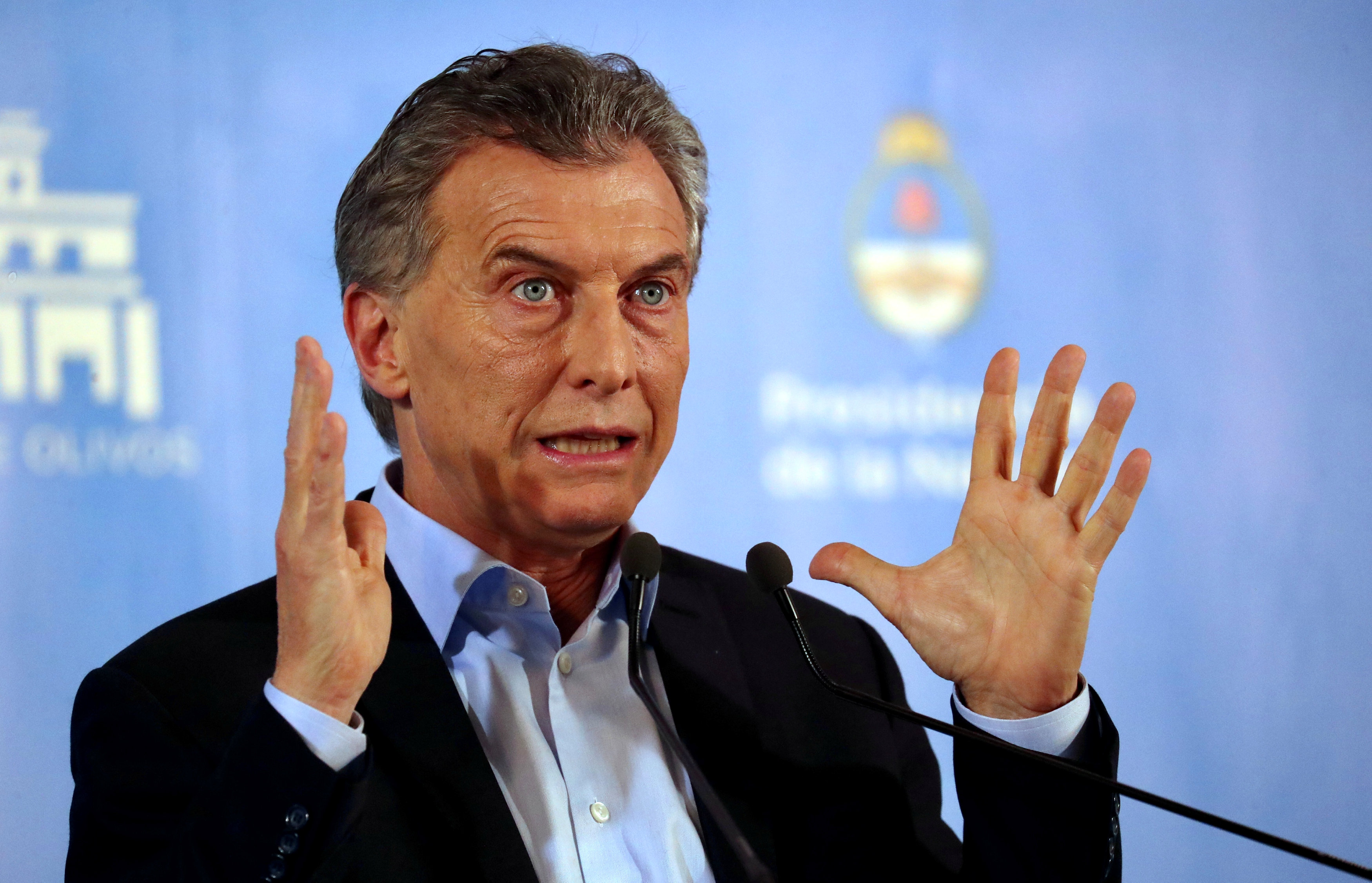 Gobierno argentino reduce de 19 a 10 sus ministerios para enfrentar la crisis