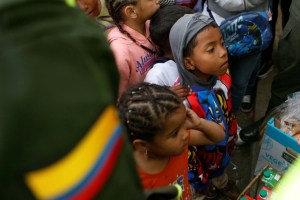 Niños venezolanos mueren por fallas en servicios sanitarios, denuncia ONG