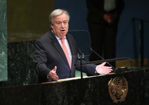 Bajo presión, el jefe de la ONU llama a “evitar la violencia” en Venezuela