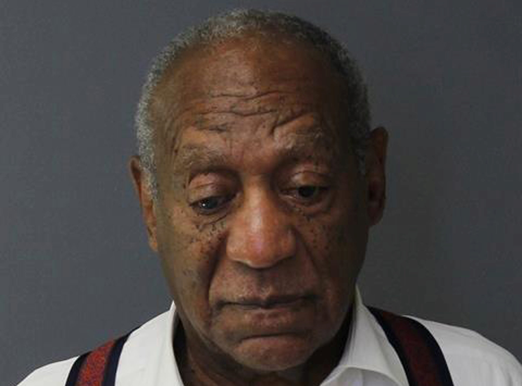 EN FOTOS: Esposado y serio, así fue el camino de Bill Cosby a prisión