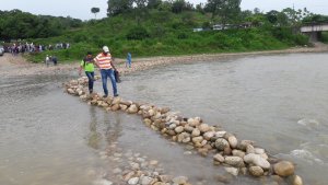 Crecida del río Burgua limita el paso entre Táchira y Apure (fotos)