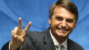 Bolsonaro amplía su ventaja como favorito a la presidencia de Brasil