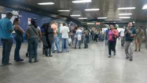 Reportan largas colas para comprar boletos del Metro de Caracas #10Sep (fotos)