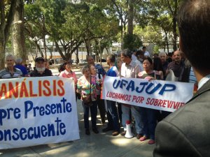 Pensionados protestan frente a la Defensoría del Pueblo #11Sep (videos)