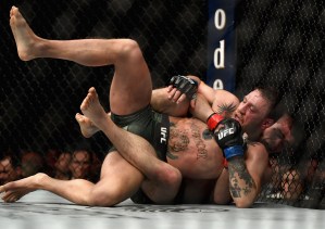 La escandalosa pelea que provocó Khabib tras derrotar a McGregor en la UFC (Videos)