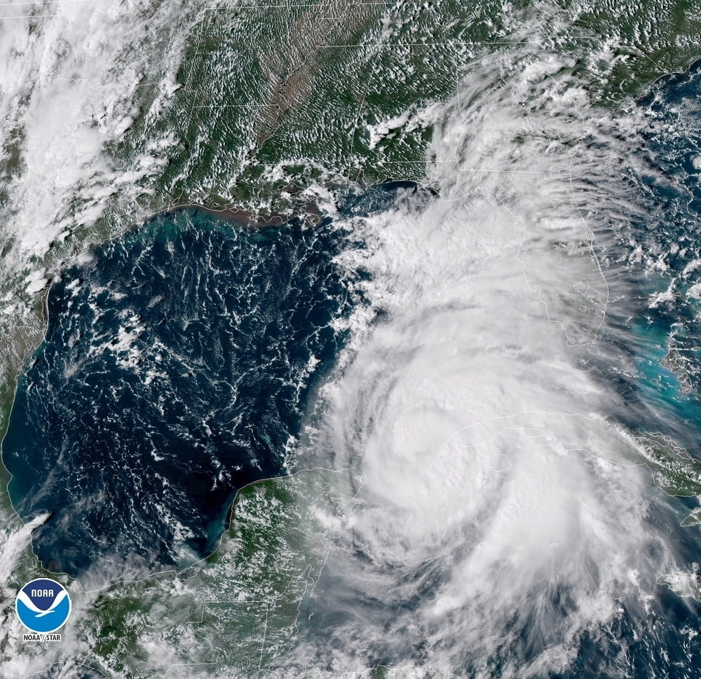 Con vientos y velocidad reforzados, Michael avanza hacia el norte de Florida