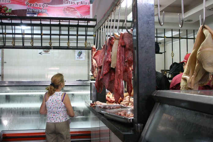 Comerciantes no respetan los precios “acordados” de la carne de res, pollo y huevos