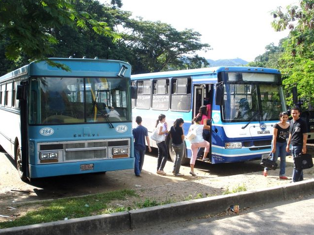 Denuncian robo en la dirección de transporte de la ULA en Mérida