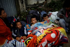 Defensoría dice que en Colombia 300.000 niños venezolanos requieren atención