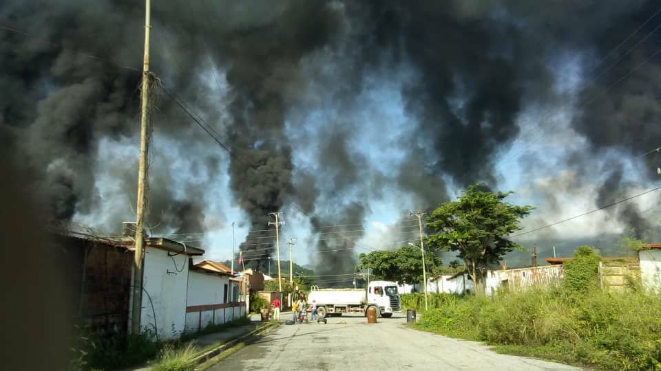 Alcalde de Guatire niega explosión en llenadero de Pdvsa: Hubo un incendio en las riberas del río (Video)