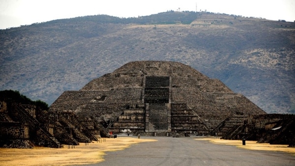 Descubren una cámara secreta bajo la Pirámide de la Luna en Teotihuacán
