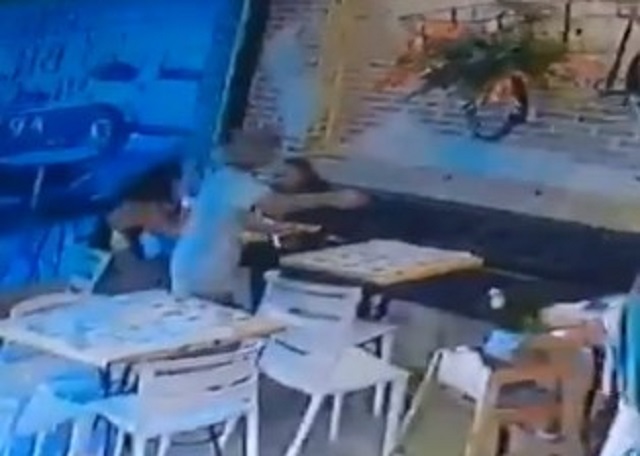 Ante la mirada de todos… Así robaron una panadería en Margarita (Video)