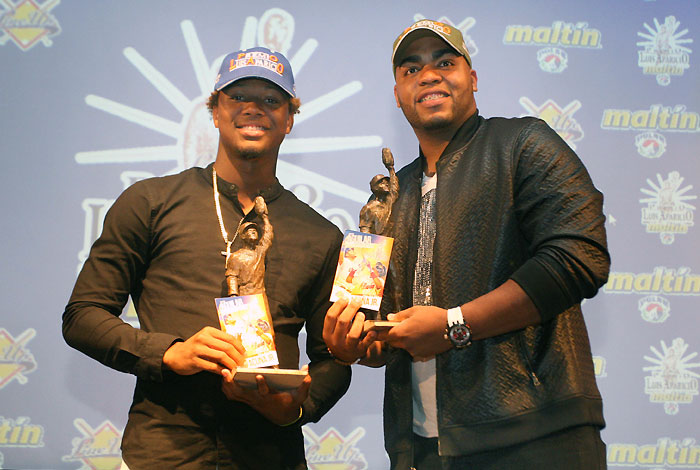 Grandeligas Jesús Aguilar y Ronald Acuña Jr. recibieron el Premio Luis Aparicio