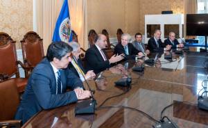 Luis Almagro habló con el gobernador de Tucumán en Argentina sobre la migración venezolana (Fotos)