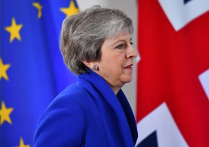 Solicitan a Theresa May extender el artículo 50 para evitar un brexit sin pacto