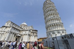 Italia frena la caída de la Torre de Pisa