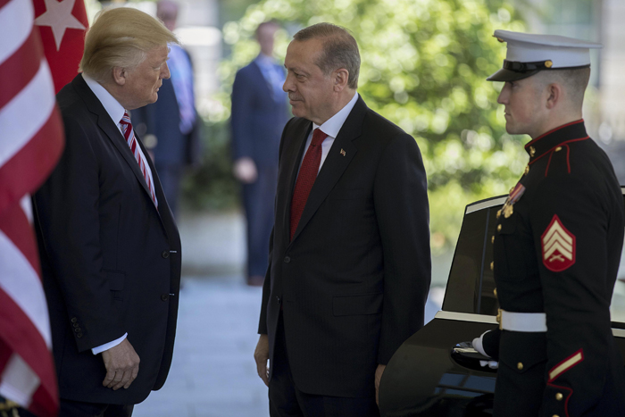 Erdogan y Trump hablan del conflicto en Siria y acuerdan reforzar relaciones