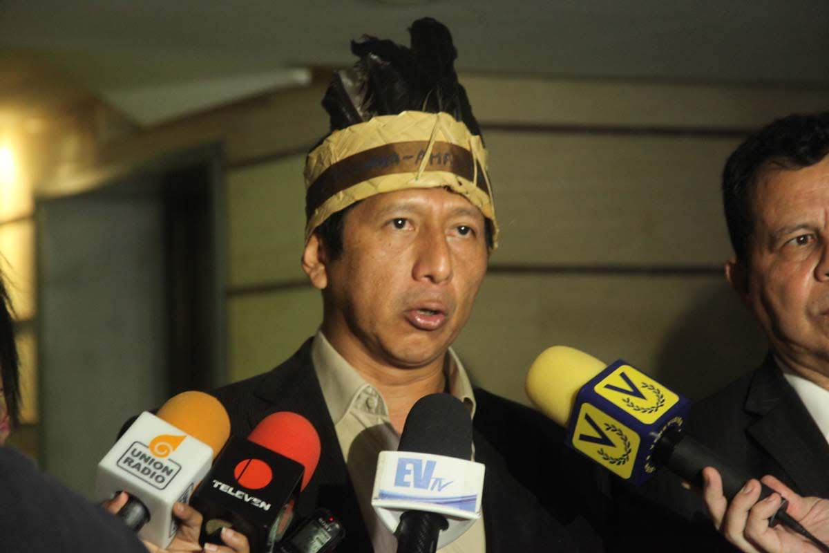 Diputado Guzamana: El ELN está entrenando a los indígenas de Amazonas (video)