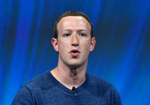 Zuckerberg dice que no está pensando en dimitir
