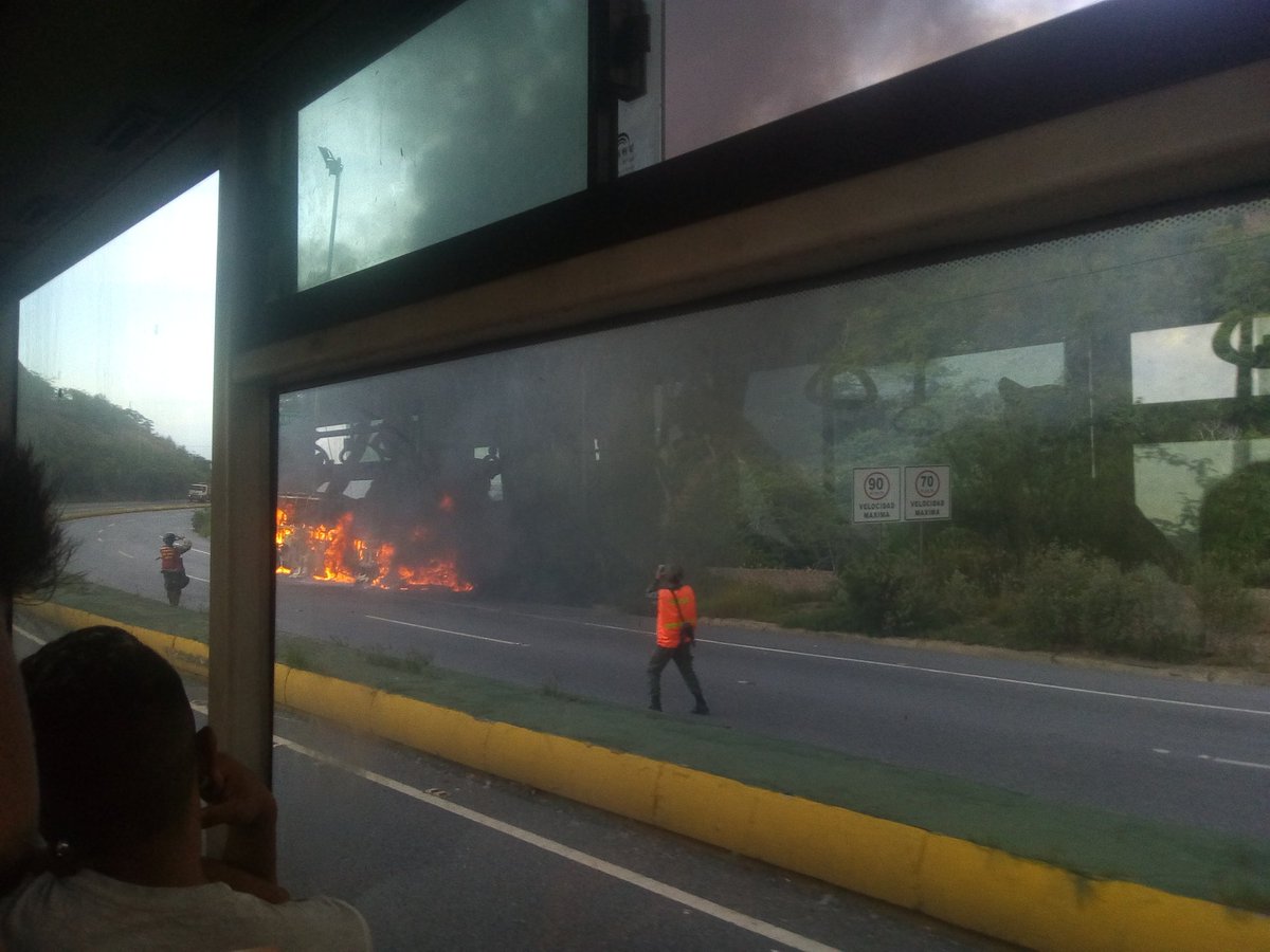 Se incendió un autobús en Boquerón II #21Nov (FOTO)