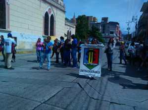 Docentes protestan en la plaza de El Llano de Mérida exigiendo mejoras salariales #13Nov