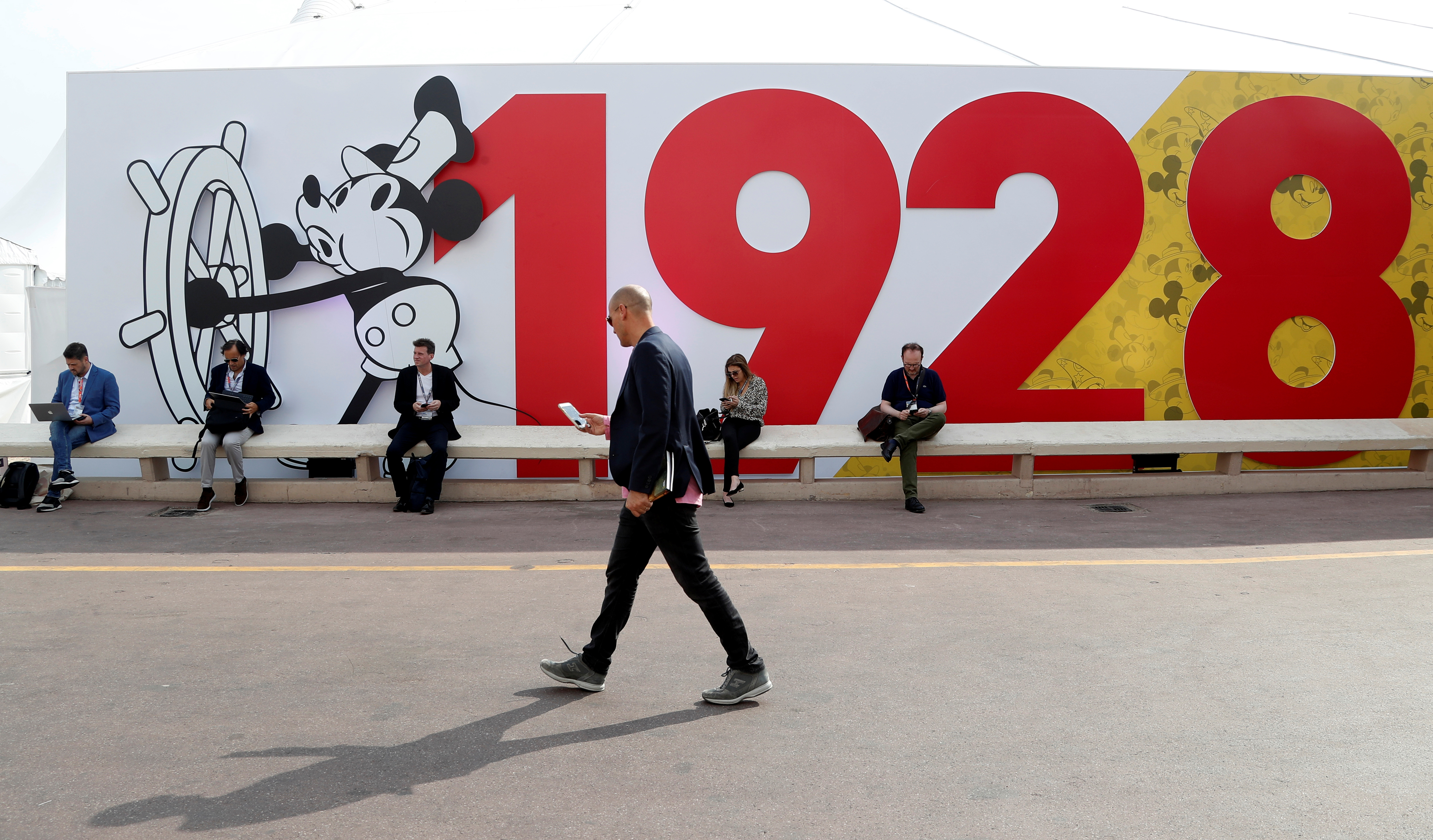 Pósters vintage de Mickey Mouse alcanzarían miles de dólares en subasta