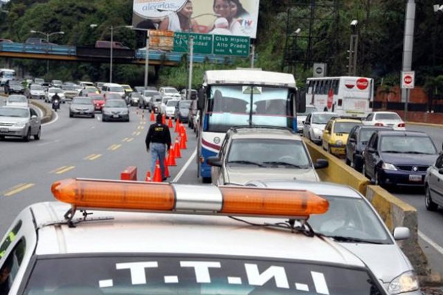 Suspenden temporalmente el canal de contraflujo en la autopista Prados del Este