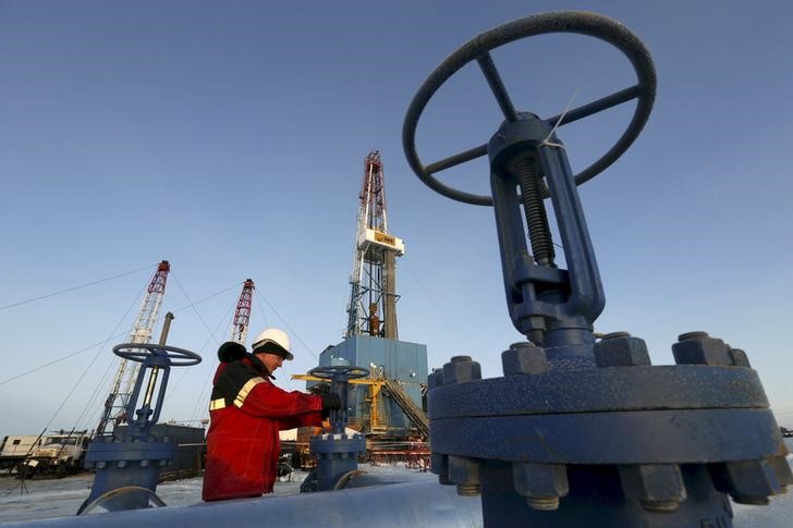 Exportaciones rusas de petróleo para enero bajan tras acuerdo Opep y más refinación