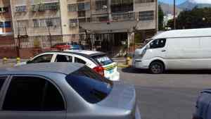 Sorprenden in fraganti a hombre que trató de robar un estacionamiento en Los Ruices (Fotos y video)