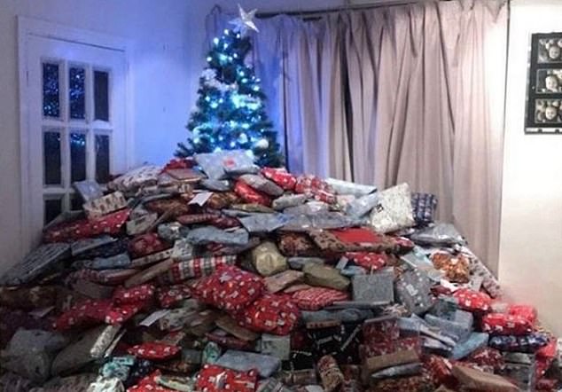 No vas a creer la montaña de regalos que una mujer le compró a sus hijos para Navidad (foto)