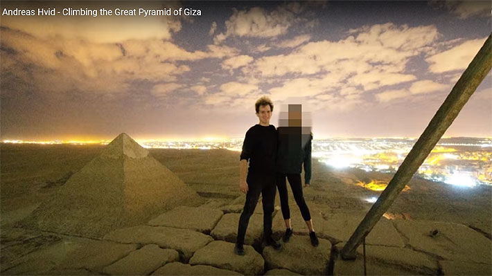 Habla el fotógrafo que escandalizó a Egipto con desnudo en pirámide: Era una pose, no practicamos sexo
